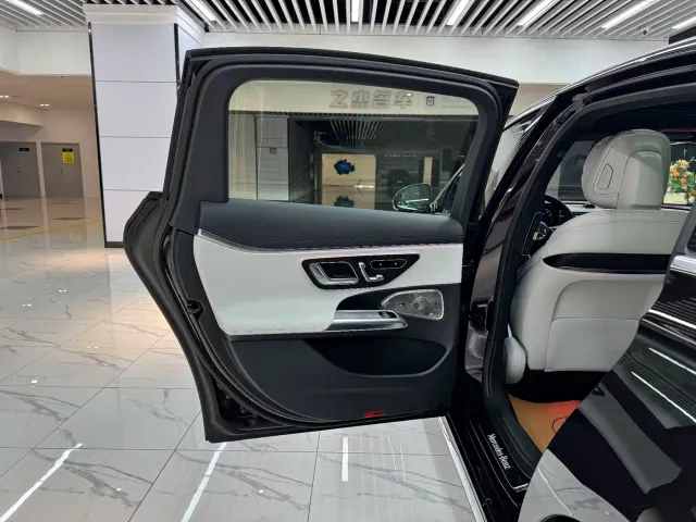 Mercedes-Benz E-Class — Фото автомобиля 12