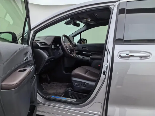 Toyota Sienna — Фото автомобиля 23