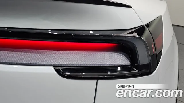 Tesla Model Y — Фото автомобиля 8