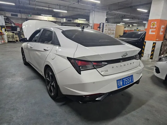 Hyundai Elantra — Фото автомобиля 10