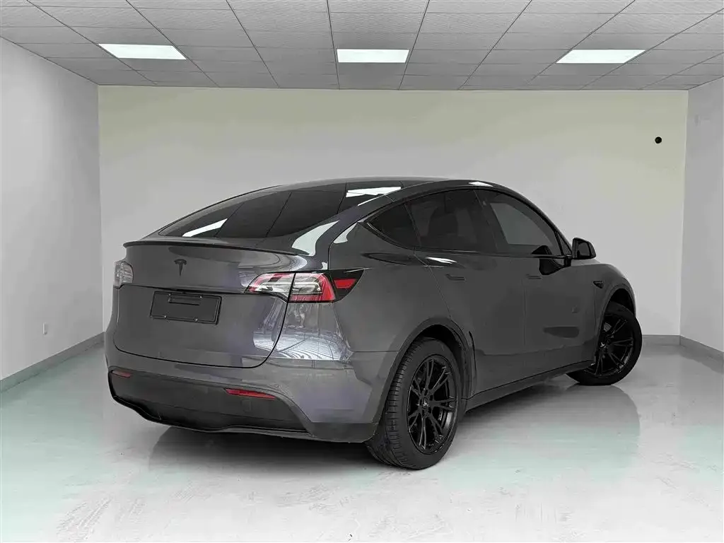 Tesla Model Y 2022 Facelift Rear-Wheel Drive Version — Фото автомобиля 17