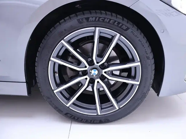 BMW 3 Series — Фото автомобиля 6