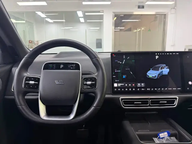 Li Auto L9 — Фото автомобиля 16