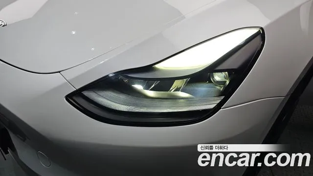 Tesla Model Y — Фото автомобиля 21