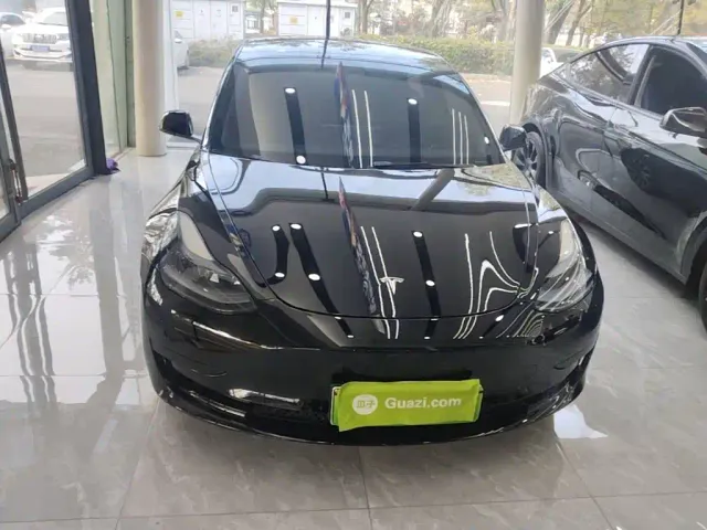 Tesla Model 3 — Фото автомобиля 2