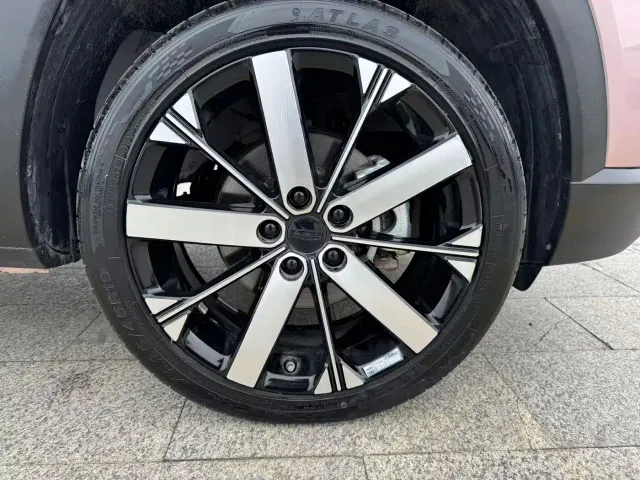 Geely ICON — Фото автомобиля 9