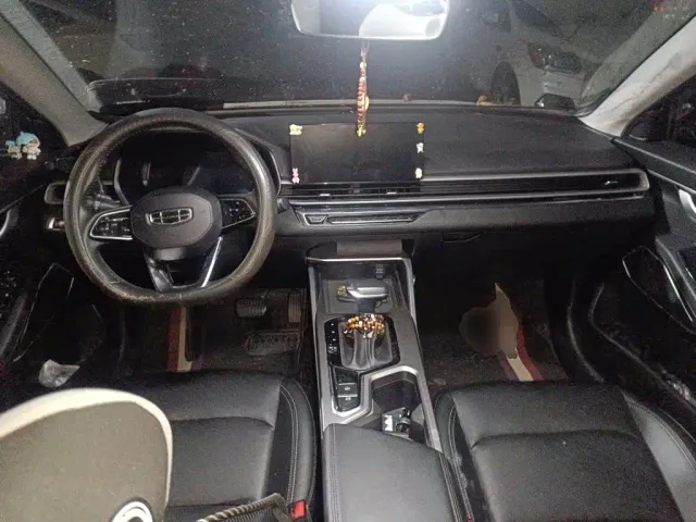 Geely Emgrand — Фото автомобиля 10