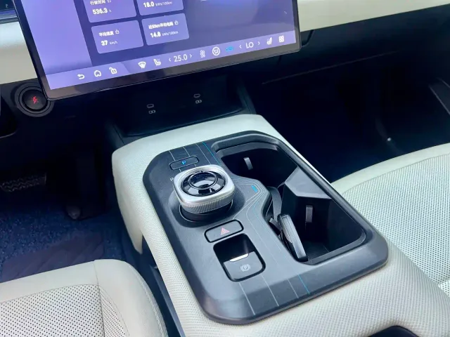Toyota bZ5 — Фото автомобиля 21