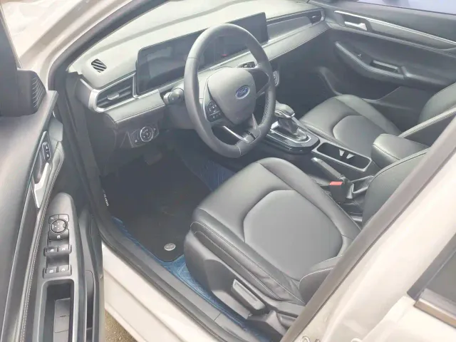 Ford Escort — Фото автомобиля 4