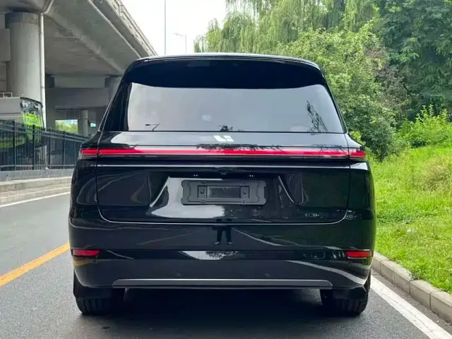 Li Auto L9 — Фото автомобиля 4