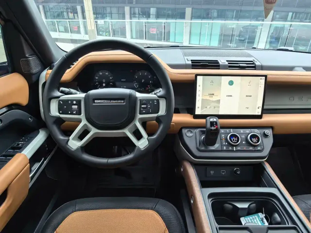 Land Rover Defender — Фото автомобиля 6