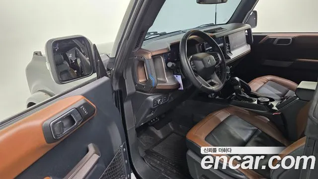 Ford Bronco — Фото автомобиля 11