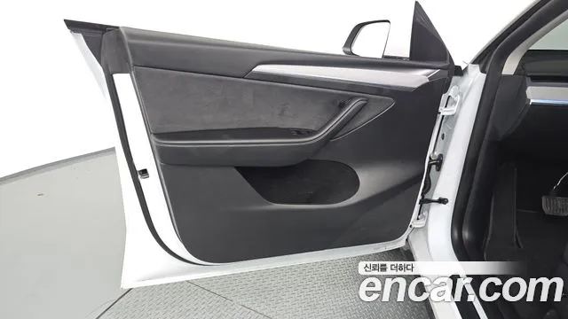 Tesla Model Y — Фото автомобиля 6