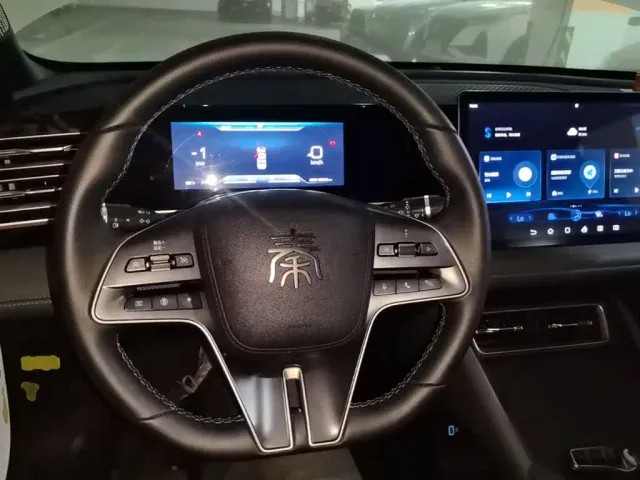 BYD Qin L — Фото автомобиля 10