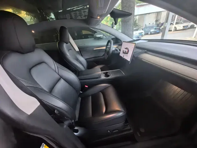 Tesla Model Y — Фото автомобиля 19