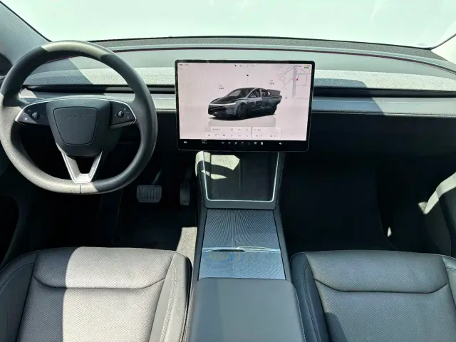 Tesla Model Y — Фото автомобиля 12
