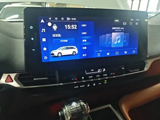 Toyota Sienna — Фото автомобиля 12