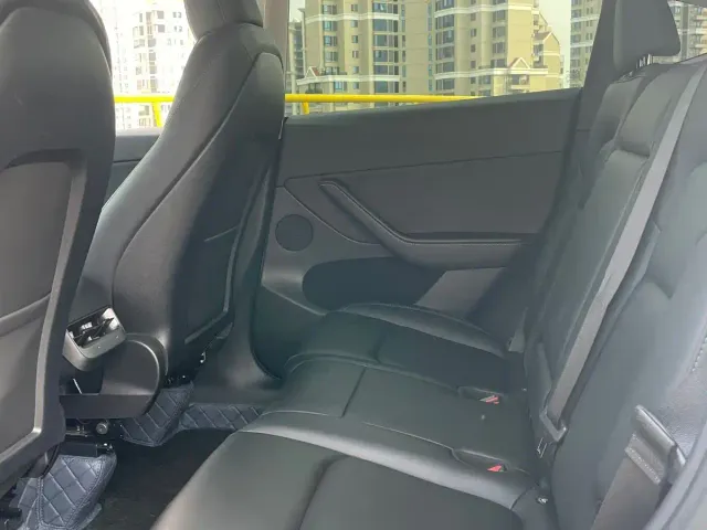 Tesla Model Y — Фото автомобиля 9