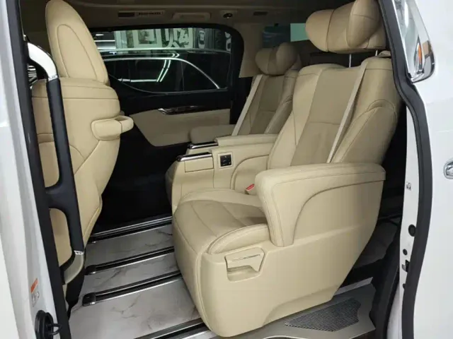 Toyota Alphard — Фото автомобиля 16