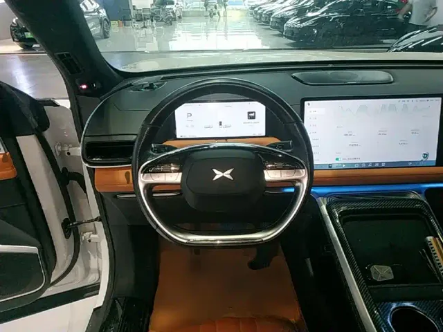 Xpeng G9 — Фото автомобиля 10