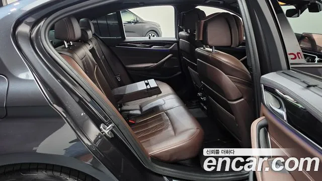 BMW 5 Series G30 — Фото автомобиля 17