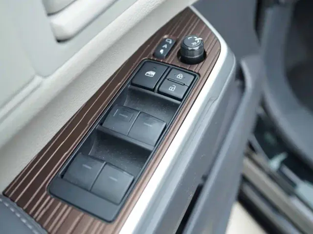 Toyota Sienna — Фото автомобиля 10
