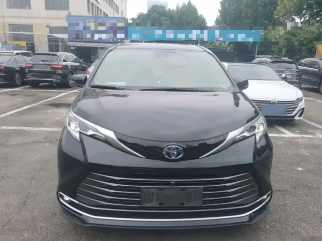 Toyota Sienna — Фото автомобиля 2