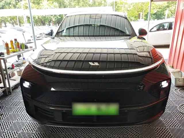 Li Auto L8 — Фото автомобиля 2