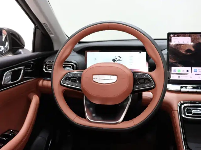 Geely Emgrand — Фото автомобиля 12