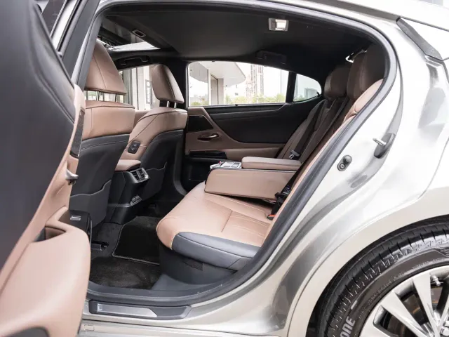 Lexus ES — Фото автомобиля 10