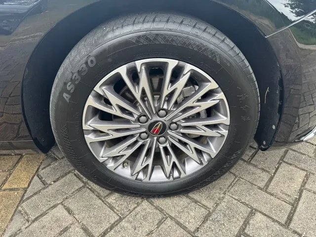Hongqi H5 — Фото автомобиля 25