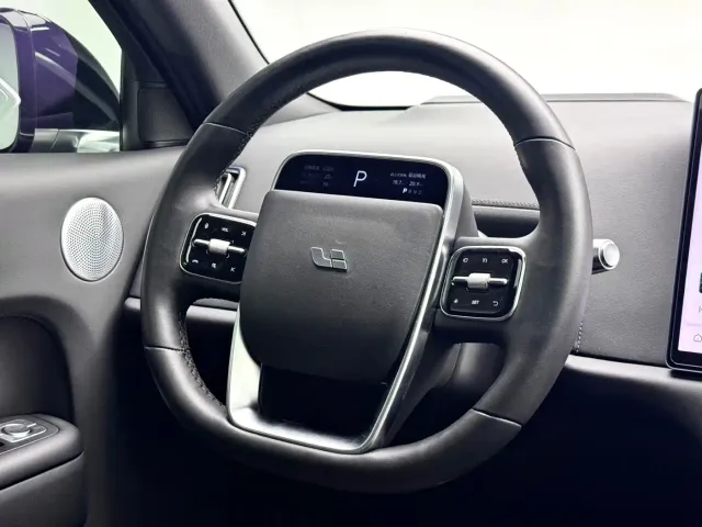 Li Auto L8 — Фото автомобиля 18