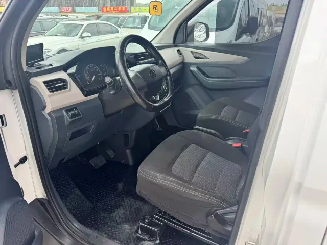 Maxus EV30 — Фото автомобиля 9