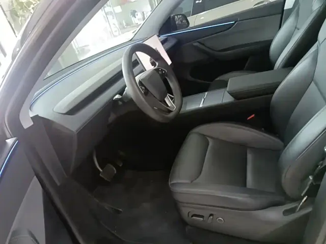 Tesla Model Y — Фото автомобиля 14