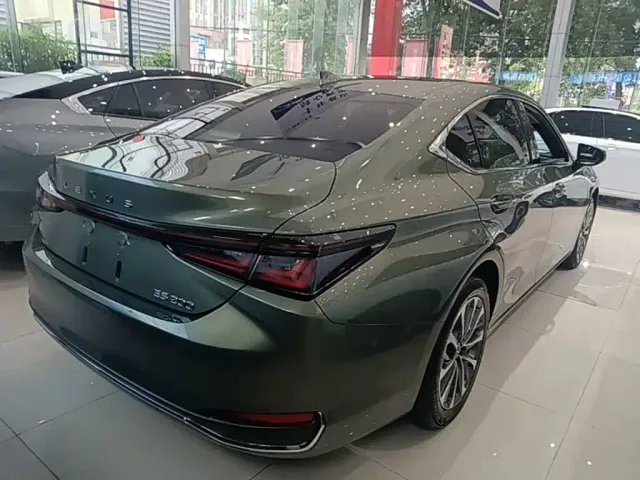 Lexus ES — Фото автомобиля 6