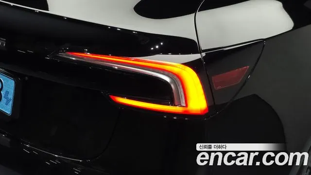 Tesla Model 3 — Фото автомобиля 8