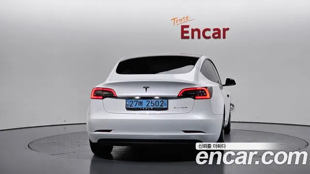 Tesla Model 3 — Фото автомобиля 3