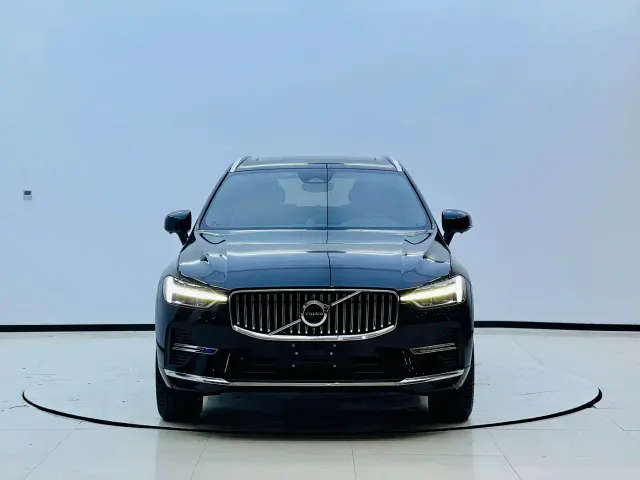 Volvo XC60 — Фото автомобиля 2