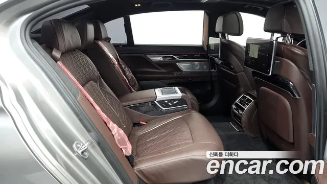 BMW 7 Series — Фото автомобиля 17