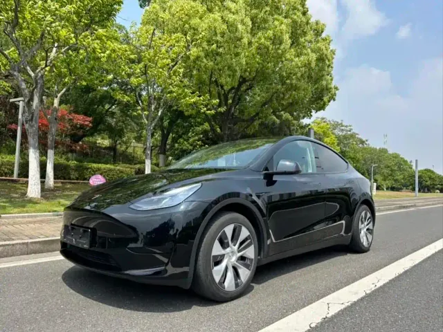 Фотография автомобиля — Tesla Model Y