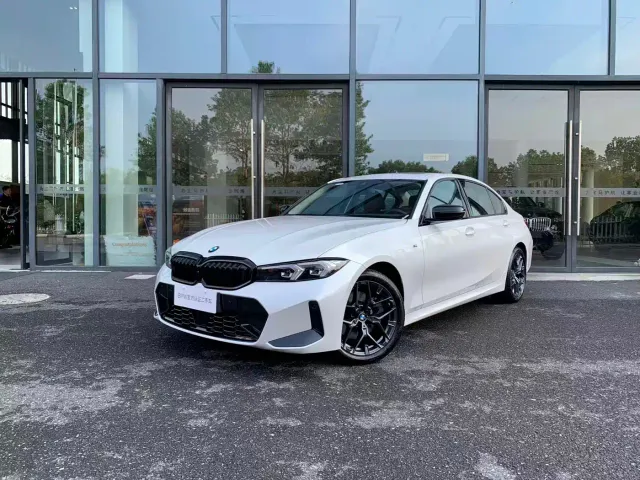 Фотография автомобиля — BMW 3 Series
