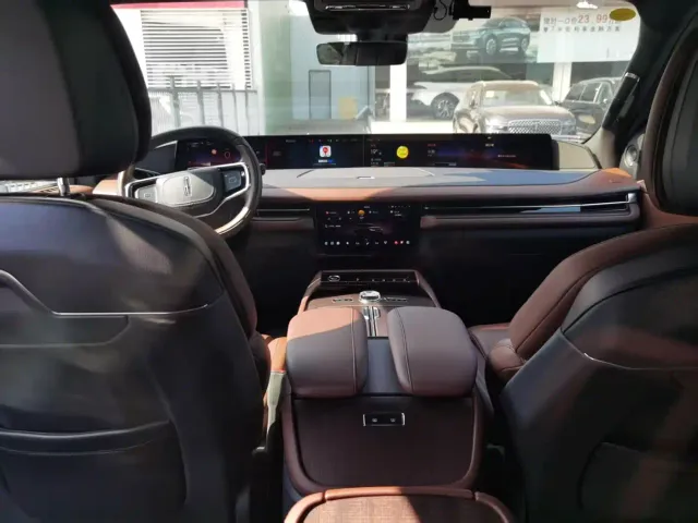 Lincoln Navigator — Фото автомобиля 11