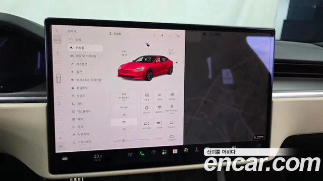 Tesla Model S — Фото автомобиля 28
