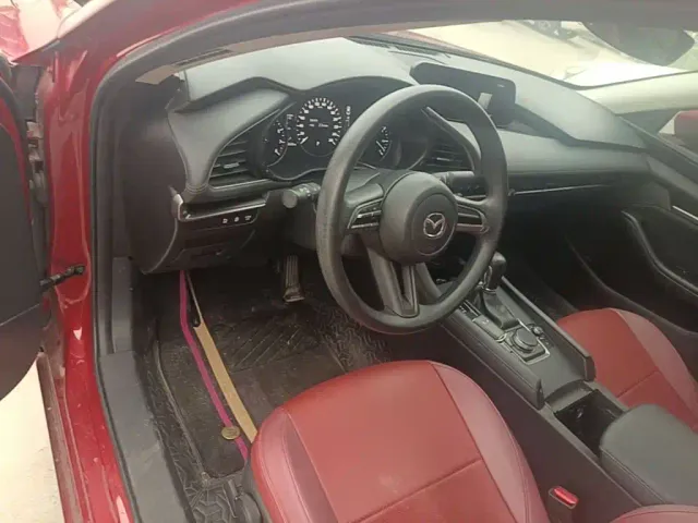 Mazda Axela — Фото автомобиля 9