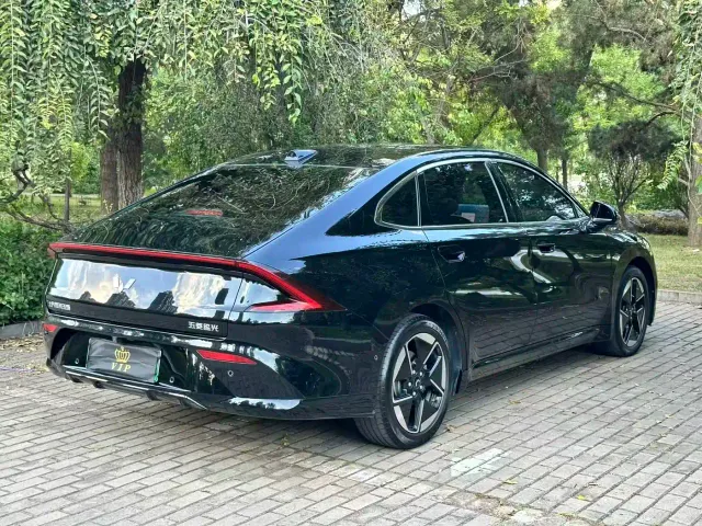 Wuling Starlight — Фото автомобиля 12