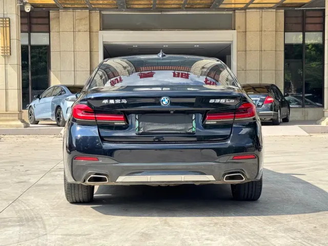 BMW 5 Series — Фото автомобиля 6