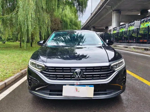 Volkswagen Passat — Фото автомобиля 3