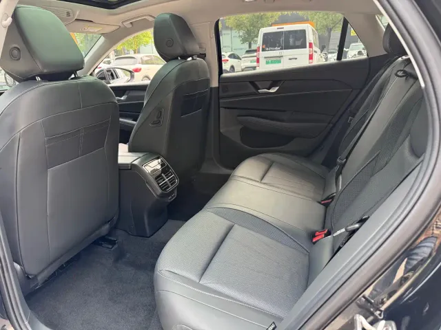 Volkswagen Passat — Фото автомобиля 5