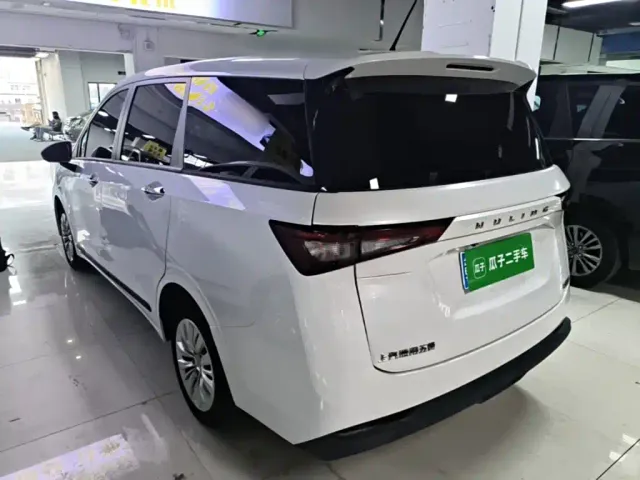 Wuling Jiachen — Фото автомобиля 4