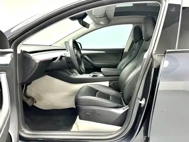 Tesla Model Y — Фото автомобиля 5